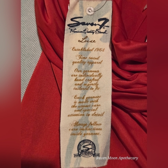 NWT Elegant Red  Gown Over the Neck - Picture 8 of 14